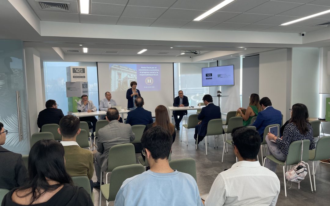 Con la participación de destacados abogados nacionales se realizó seminario “Derecho Tributario” en el Distrito de Innovación V21